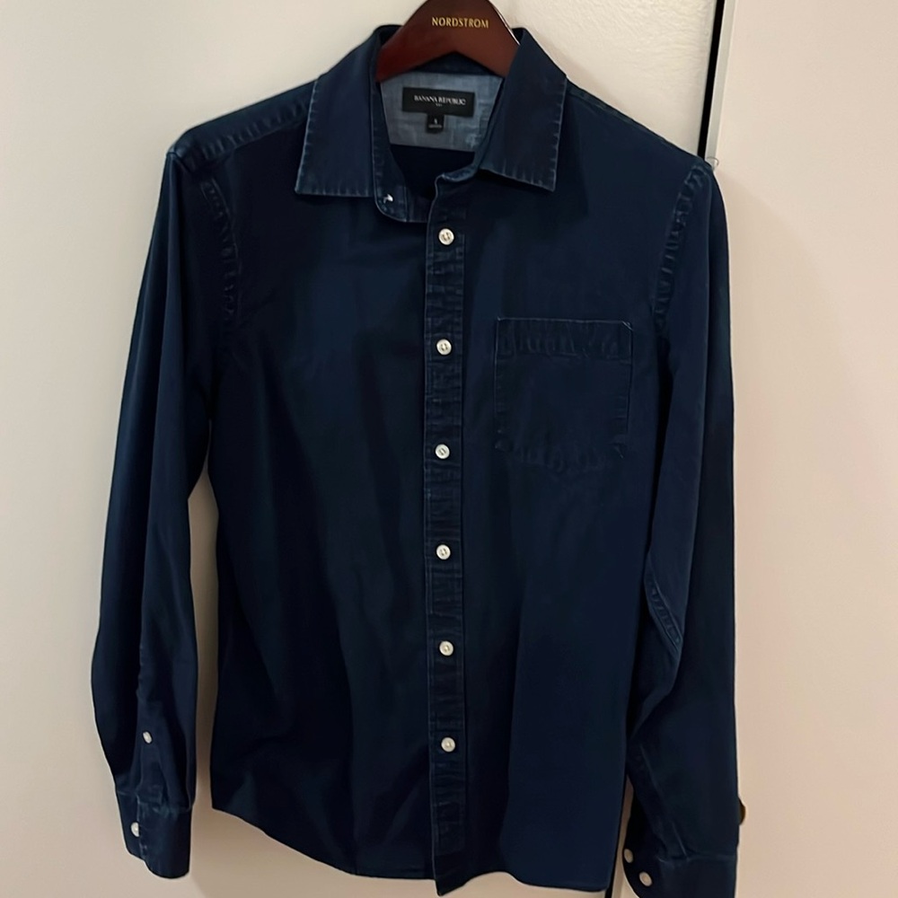 Banana Republic size small button up
